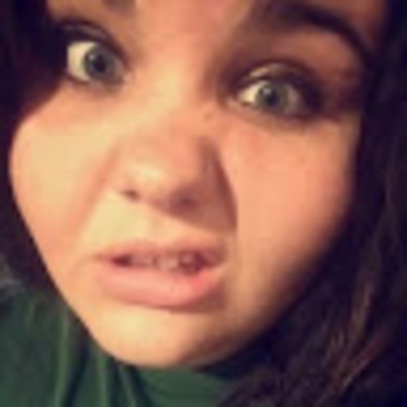 Meet your Posher, Courtney - Picture 1 of 1